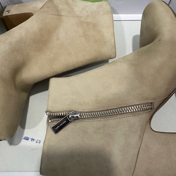 Micheal Kors suede booties in a nude color , New Gorgeous - Picture 3 of 4